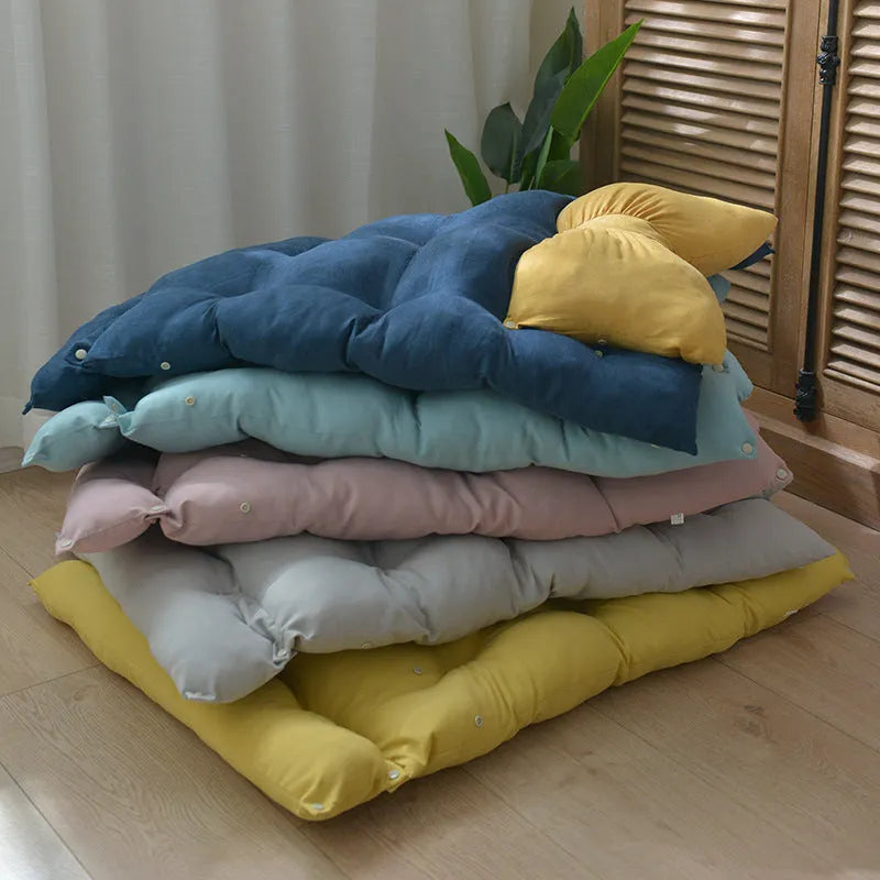 Flat four seasons pet mat in PP cotton and tribute cotton, shown in gray, pink or yellow blue, sizes S to L