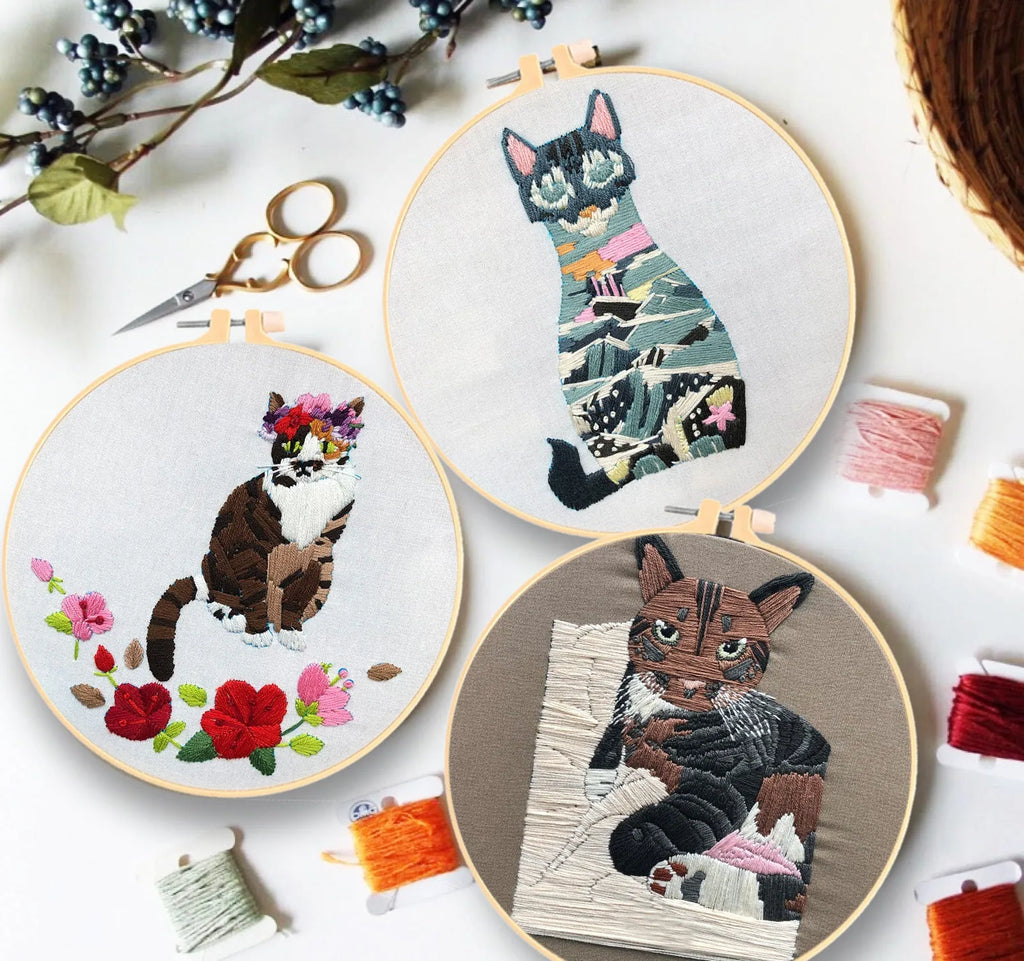 DIY cat embroidery kit with three-dimensional European design on cotton fabric including embroidery hoop