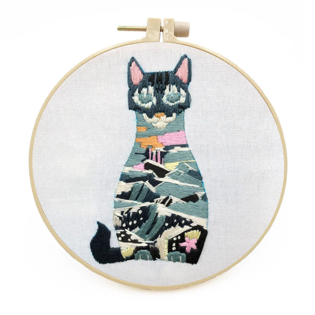 DIY cat embroidery kit with three-dimensional European design on cotton fabric including embroidery hoop