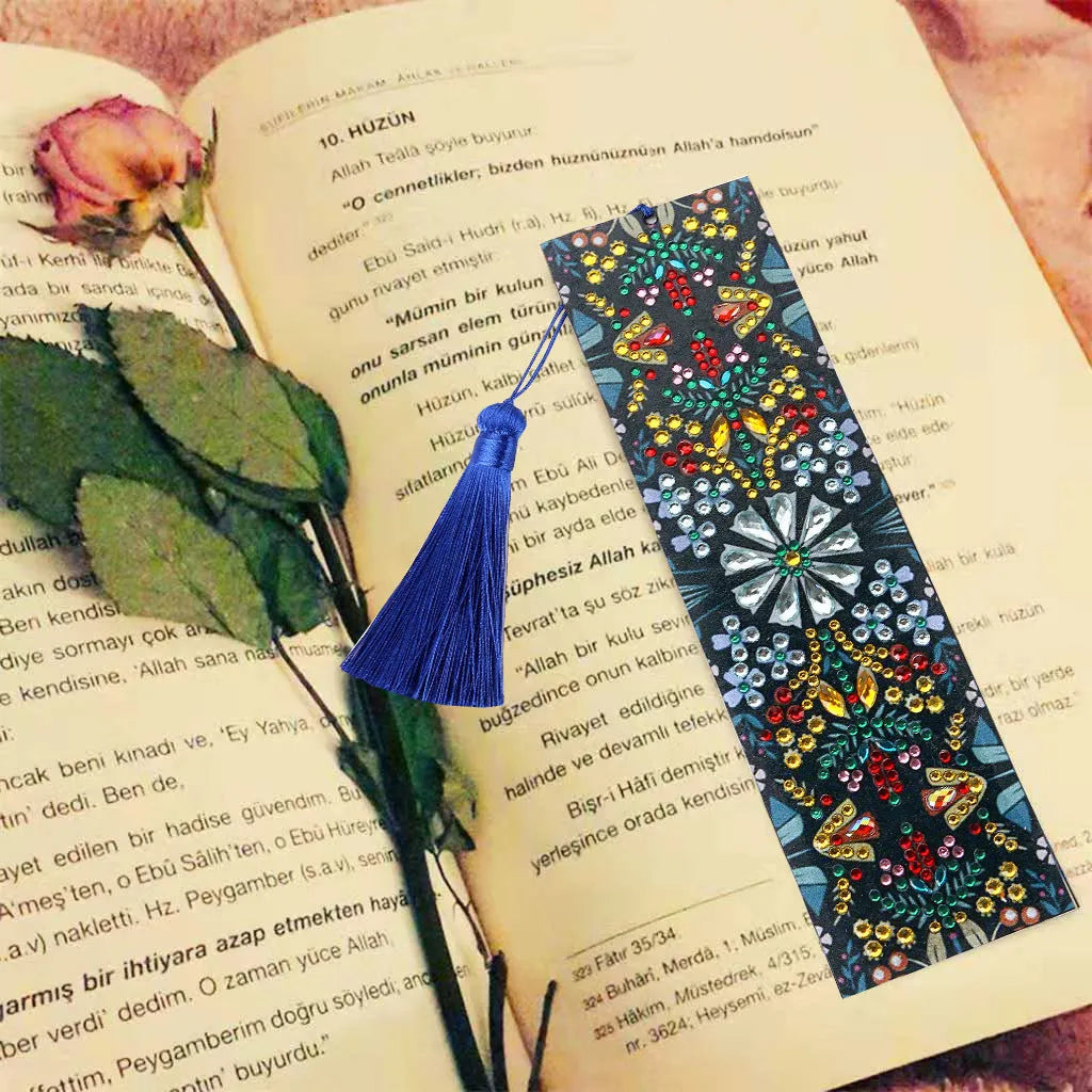 Diamond embroidered mandala flower leather bookmark with special-shaped diamond decoration