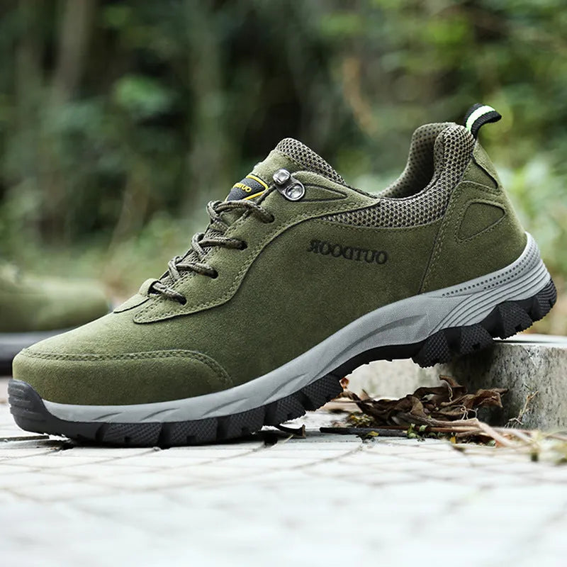 Men's low-cut outdoor hiking shoes in Army Green, showing the mesh lining and leisure design.
