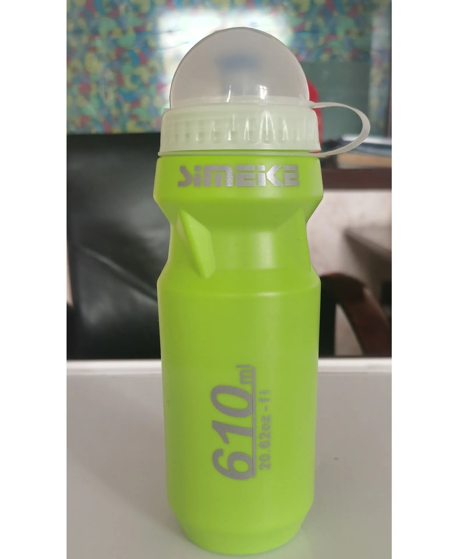 610ml PVC bicycle water bottle in red, green, and black colours for cycling and sports