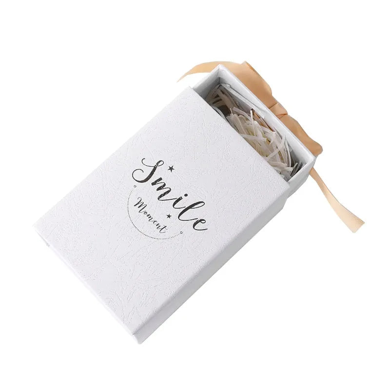 Small bronzed cardboard gift box in blue, showing dimensions 9.5cm by 14.5cm by 6cm.