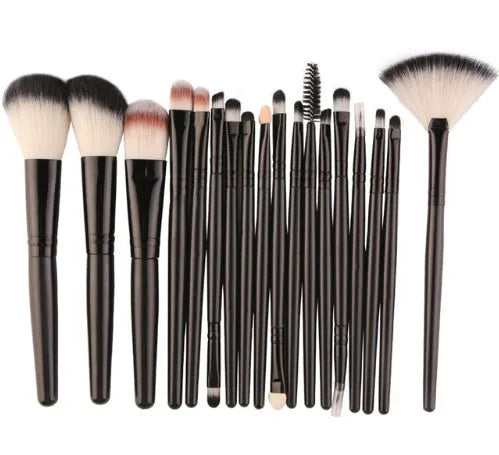 MAANGE 18-piece makeup brush set with fan-shaped tools displayed, showing one of 20 available style options.