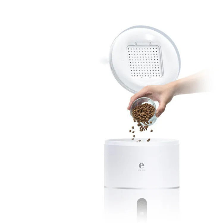 White ABS automatic pet feeder, 4L capacity, 31cm high, with 1080P camera and 113° wide-angle view for dry food.