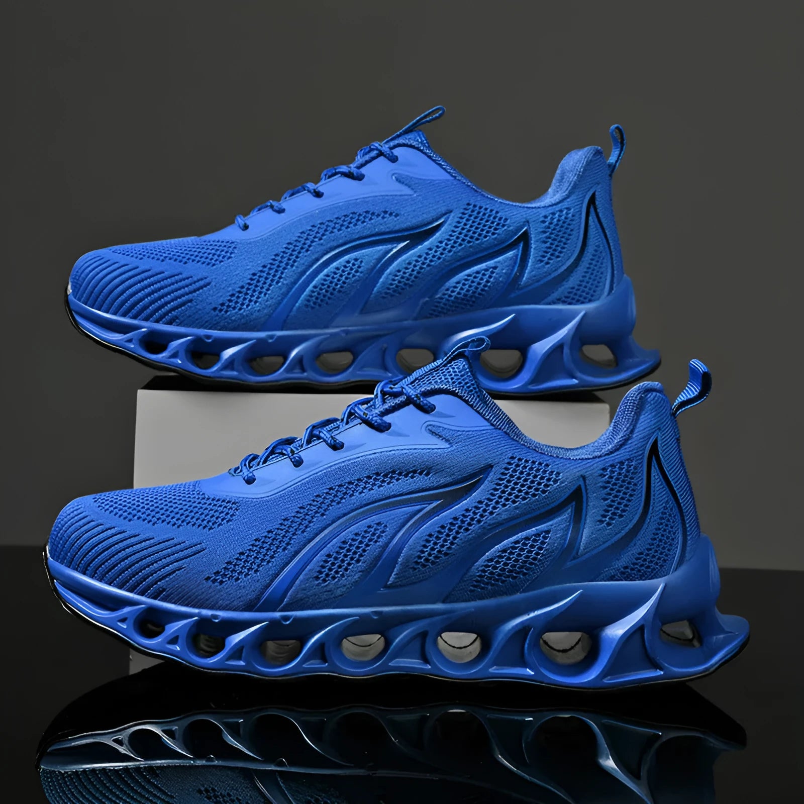 Men's blue flame-patterned mesh sports trainers with lace-up closure