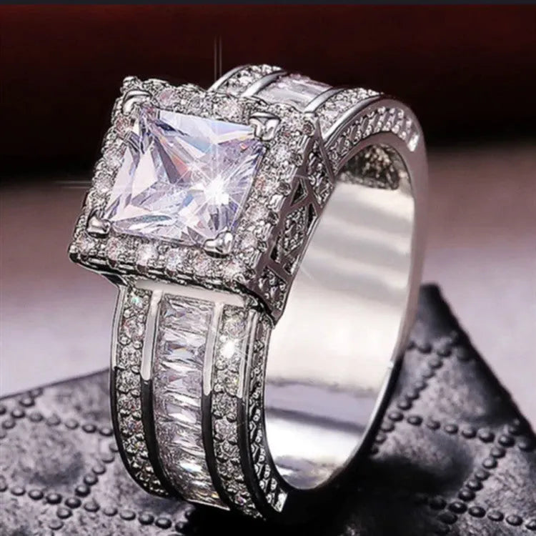 Geometric women's alloy ring in gold or white on a UK ring size chart showing sizes 5 to 13.