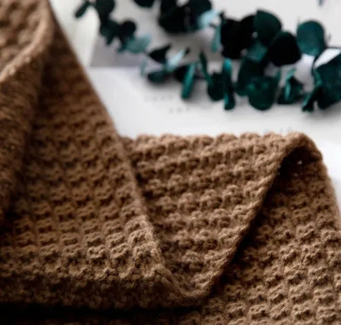 Nordic fringed knit ball blanket in acrylic fabric measuring 130×170cm