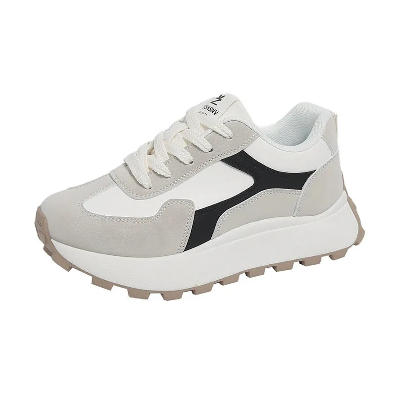 Women's low-top platform sports shoes in card black with lace-up front and rubber sole