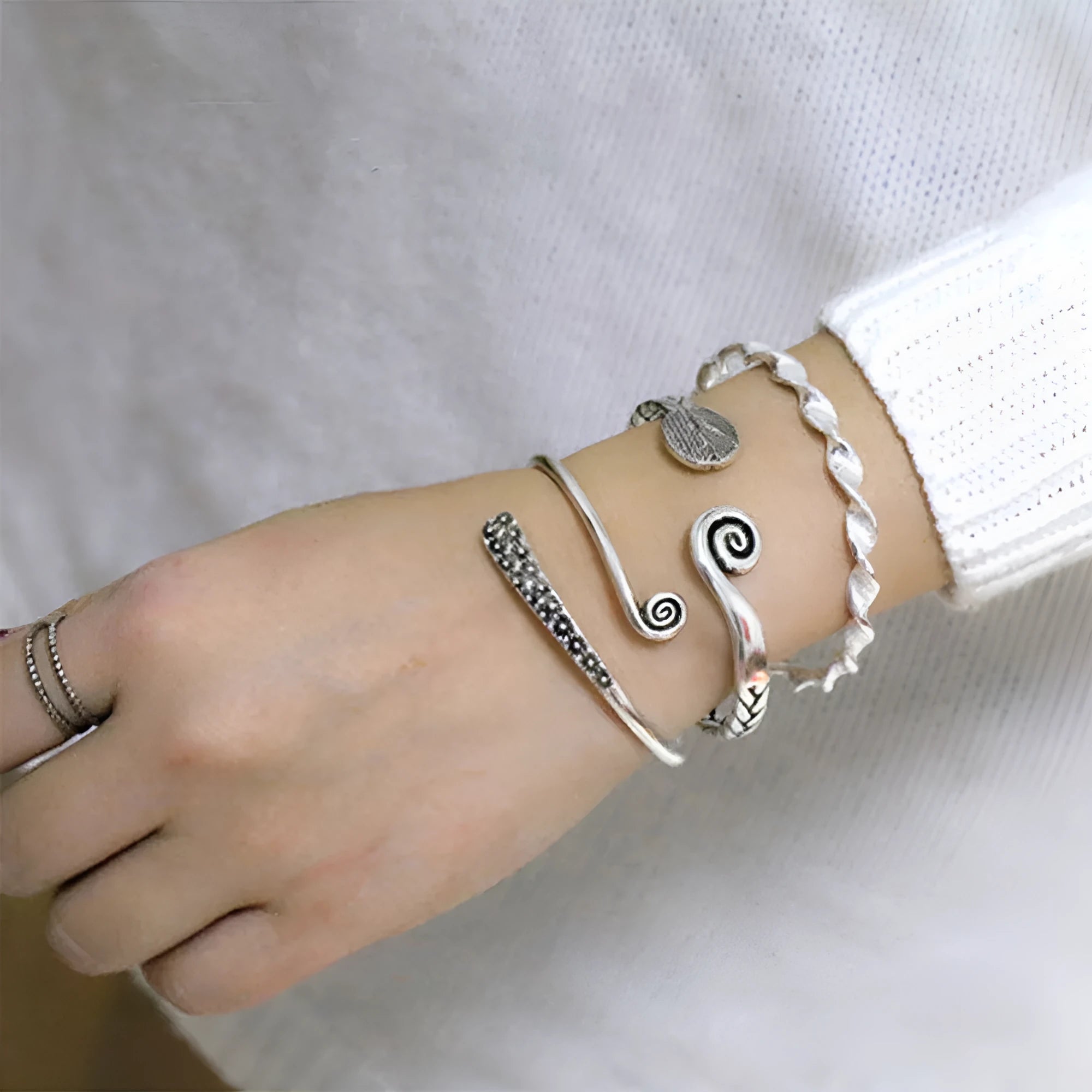 Women's silver-toned bracelet with Chinese retro fish design and magnetic clasp.