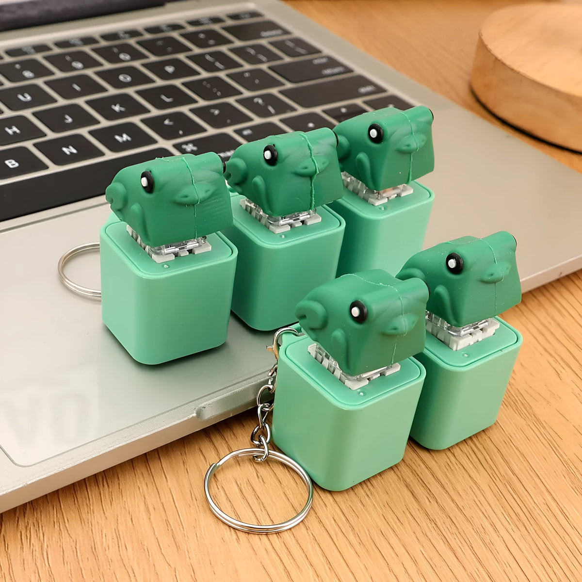 Funny croaking frog keychain, rechargeable ABS pendant keyring in American style, small ornament key chain