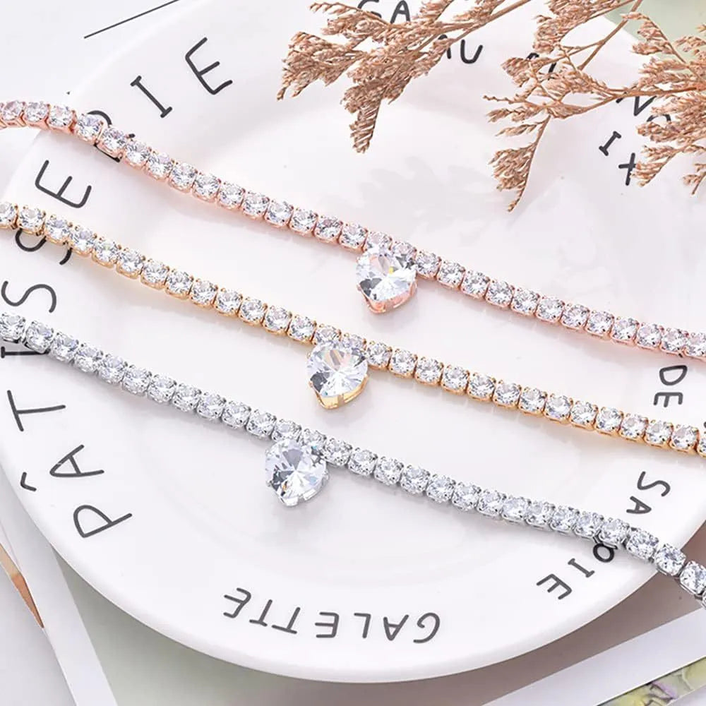 Heart-shaped rhinestone pet collar for dogs and cats in gold, with adjustment chain.