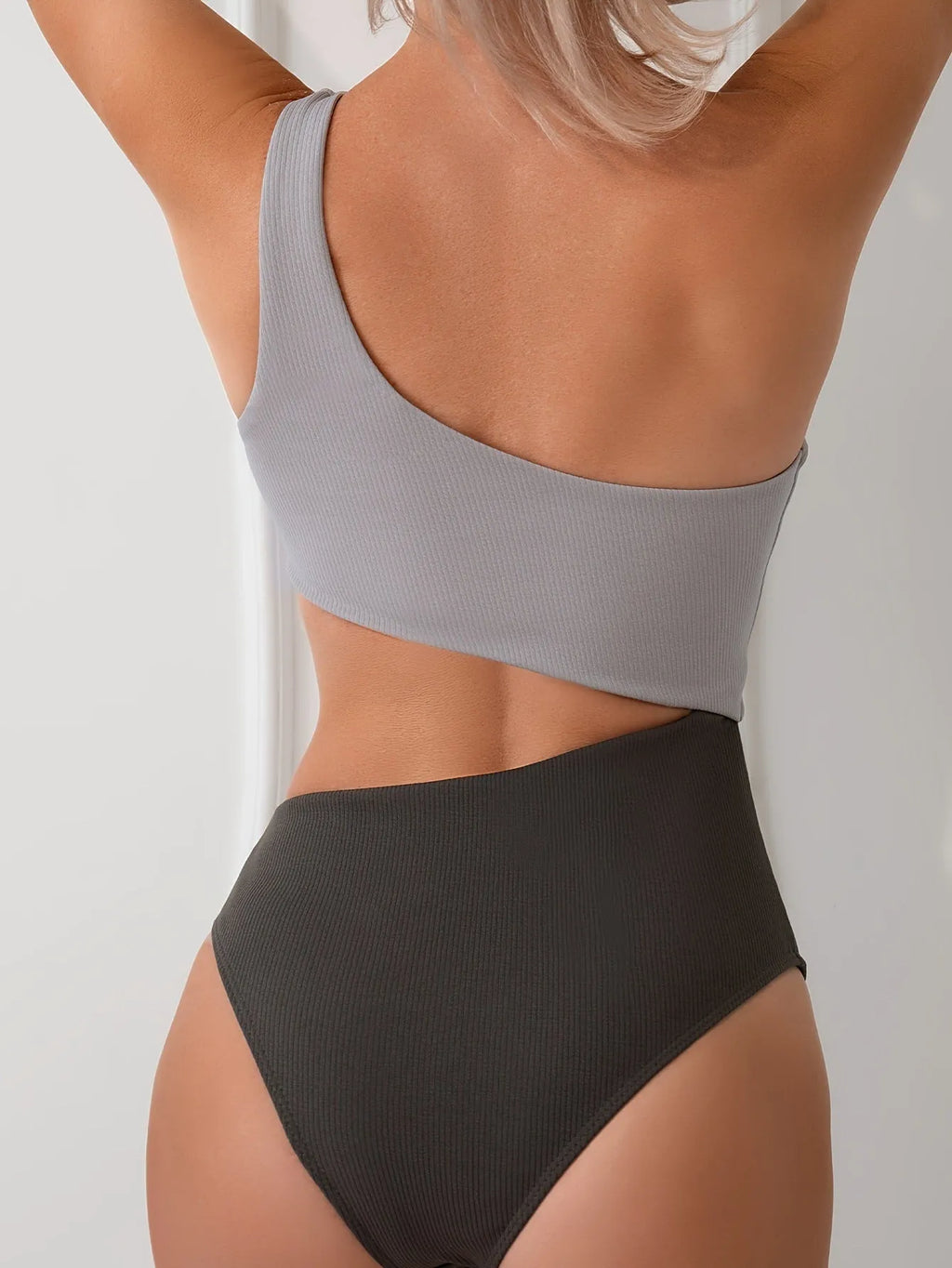 One-shoulder one-piece swimsuit for women in solid colour polyester fabric