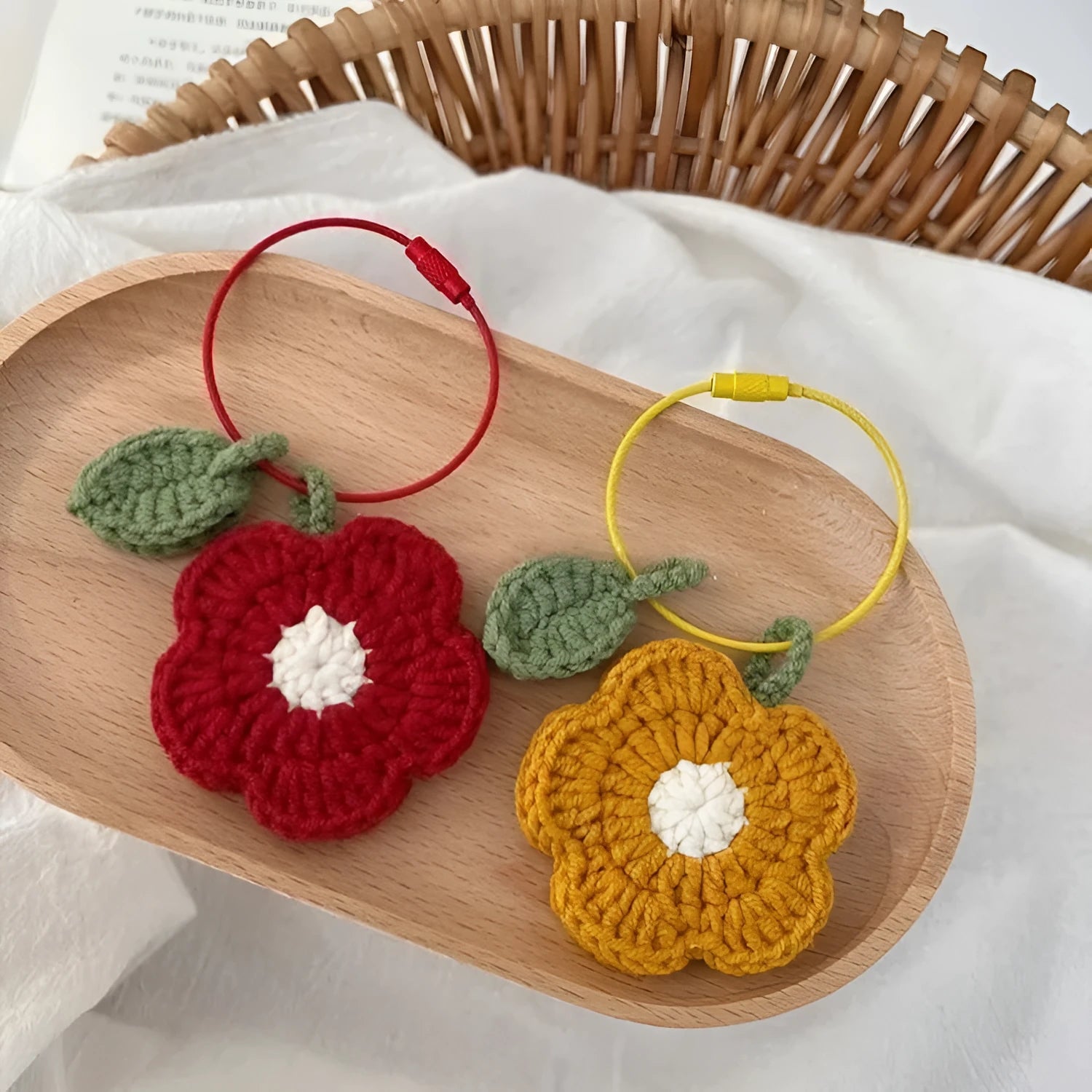 Hand-crocheted wool flower pendant in red or yellow plush yarn for DIY jewellery making