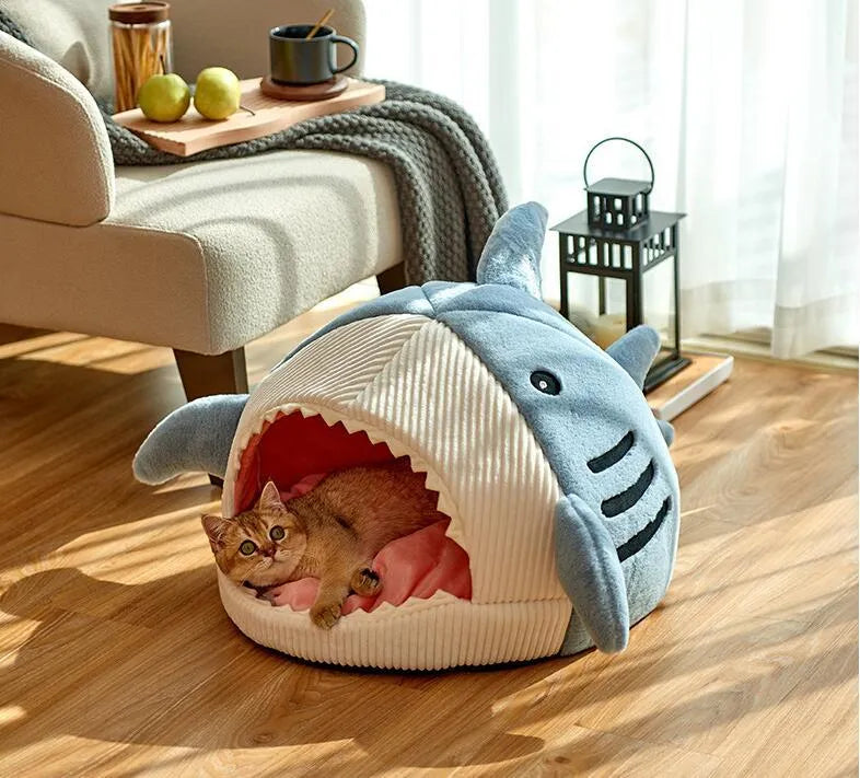 Closed cat litter pet nest in blue shark design made from crystal velvet for winter warmth
