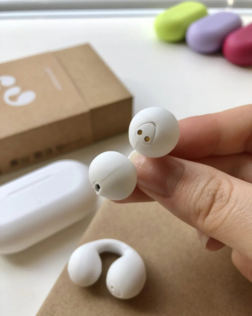 Bone conduction ear clip headset in macaron colours with Qualcomm chip and 20 metre range