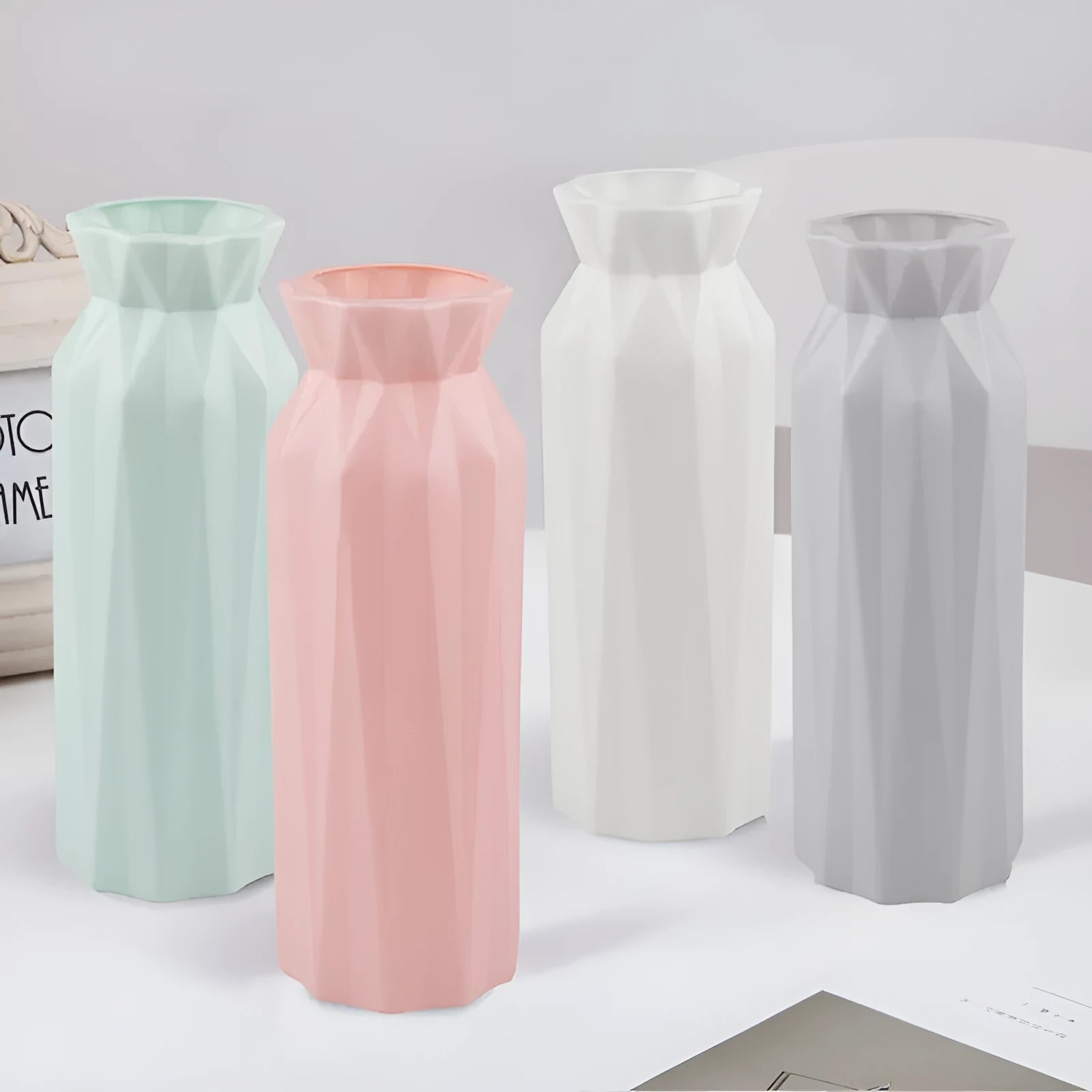 Simple drop-resistant melamine vase in grey, green, pink, or white with a 7.2cm base diameter.