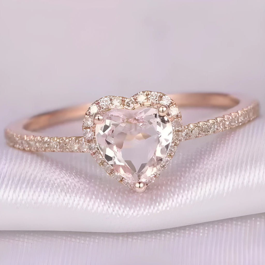 Heart-shaped crystal wedding ring with white copper construction in rose gold or silvery finish