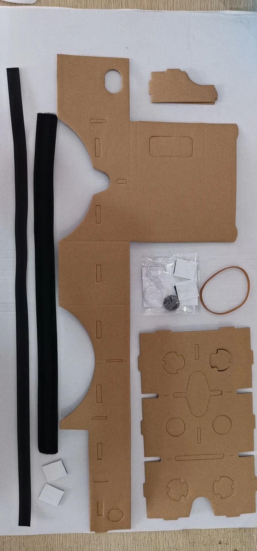 Pink and white VR cardboard glasses for 6-inch smartphones with adjustable head strap.