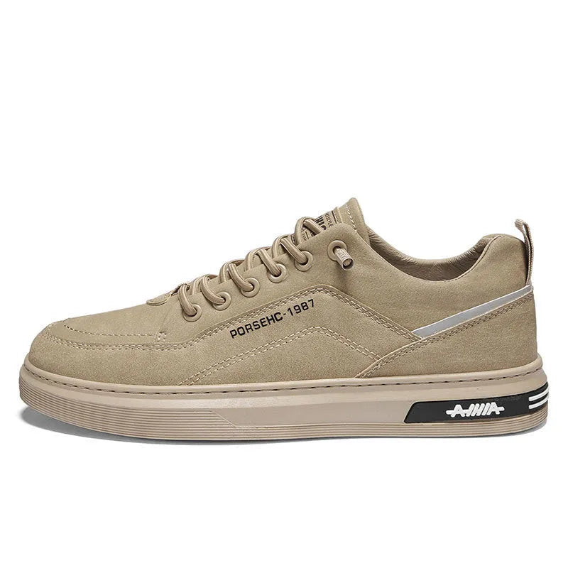 Men's waterproof construction shoes with rubber sole in khaki colour, low-top design with round toe