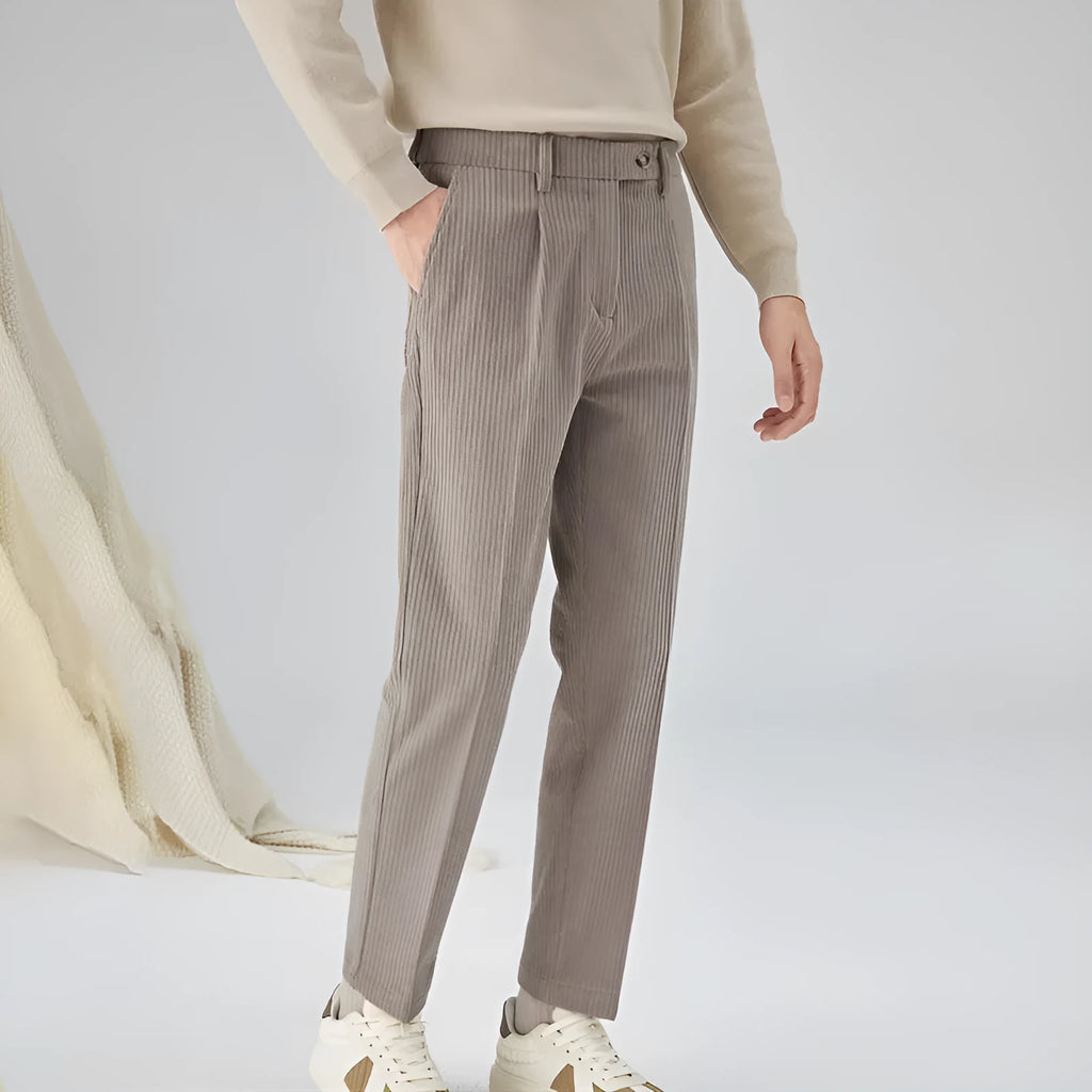 Men's straight-leg corduroy trousers in a loose fit, shown in beige colour.