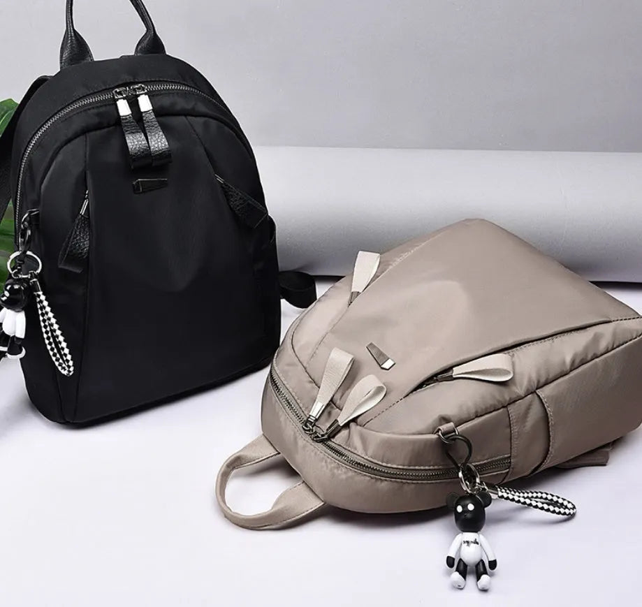 Medium square rucksack in wine red with front digging bag and dual straps.