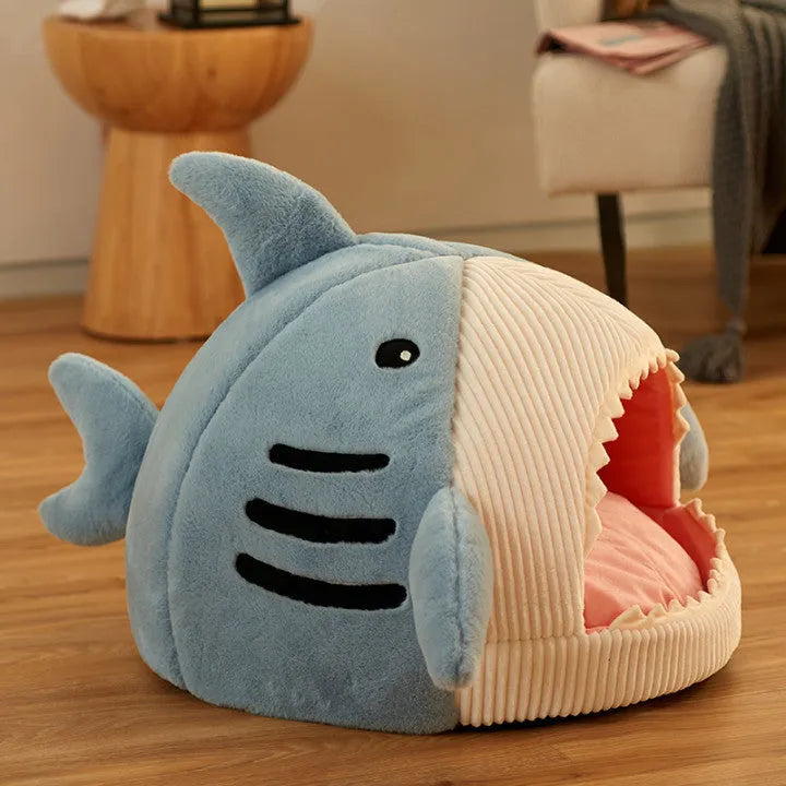 Closed cat litter pet nest in blue shark design made from crystal velvet for winter warmth