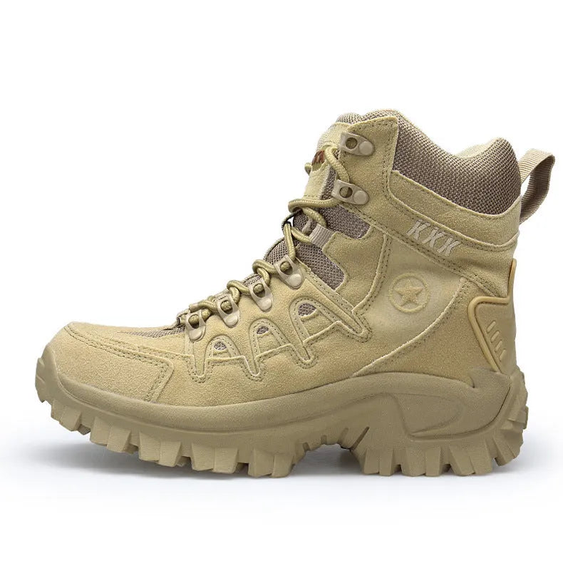 Men's US Army Delta tactical boots in black and sand colours with rubber sole for outdoor use.