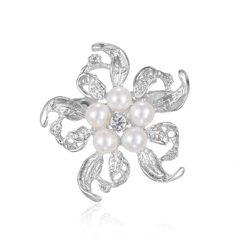 Minimalist pearl floral brooch with diamond inlay on alloy base, sweet and cool style for women
