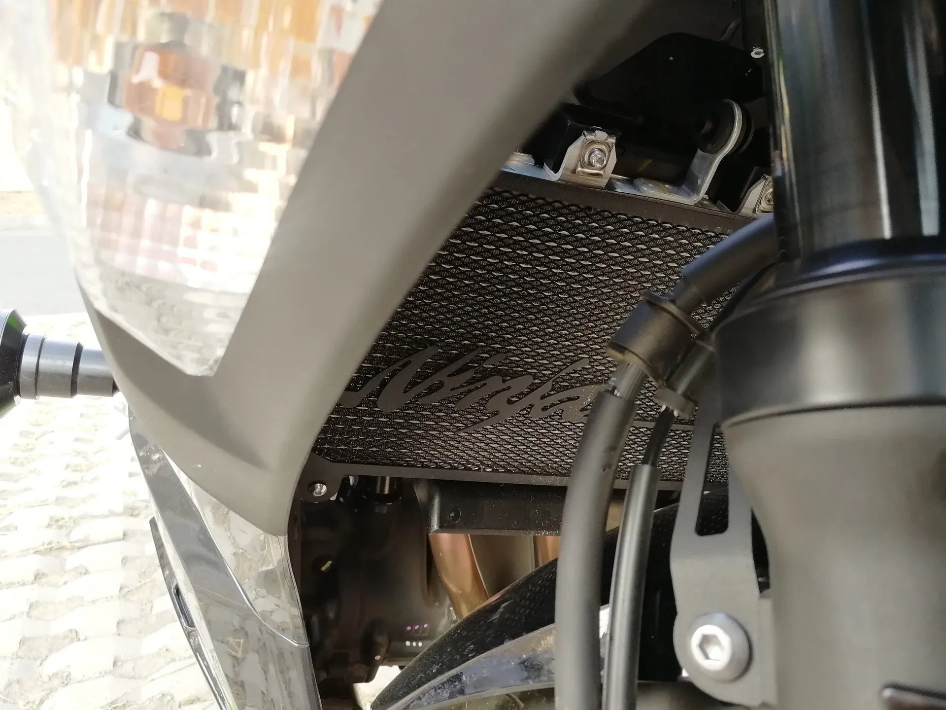 Kawasaki Z400 Ninja 400 motorcycle water tank protective mesh cover in black