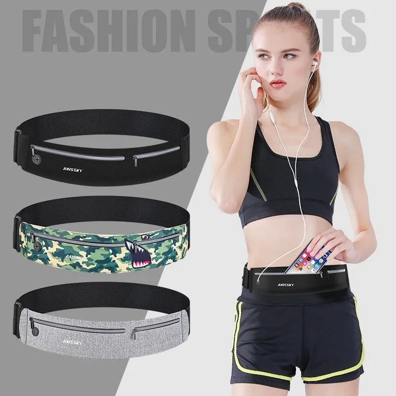 Waterproof waist bag in camouflage pattern with adjustable strap for outdoor use