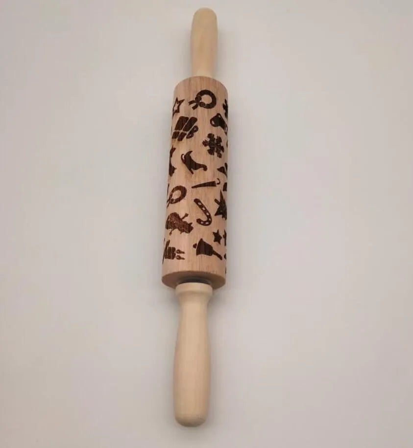 Wooden rolling pin with embossed Christmas snowflake pattern, 45 cm long.