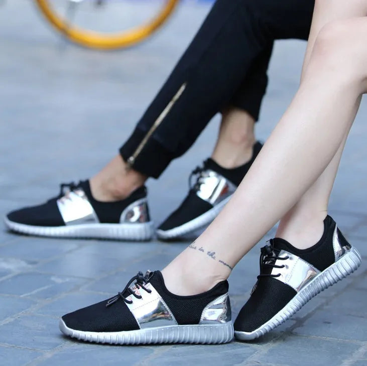 Breathable mesh casual flat shoes for men and women with lace-up closure and rubber outsole