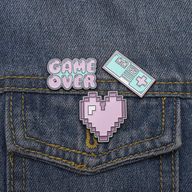 Solid alloy metal game console badge pin on a clear OPP packaging background.