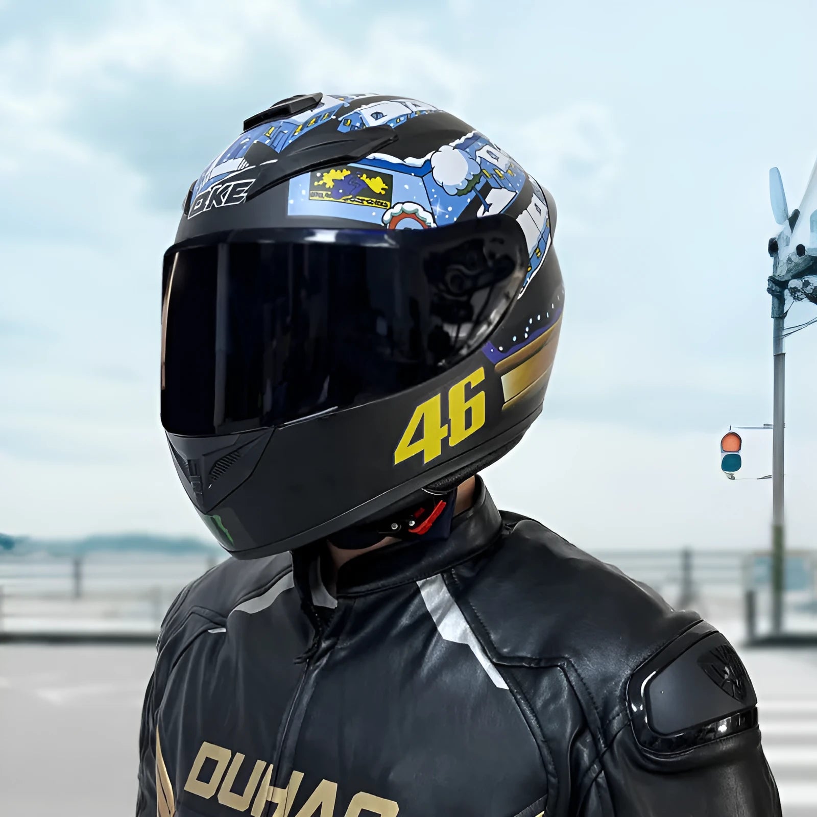 Motorcycle helmet in Dragon design with ABS construction for all-season commuting protection