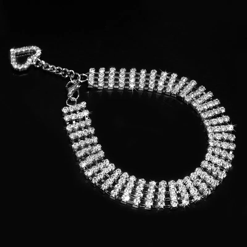 Four-row rhinestone pet collar with heart-shaped chain for dogs and cats in white colour