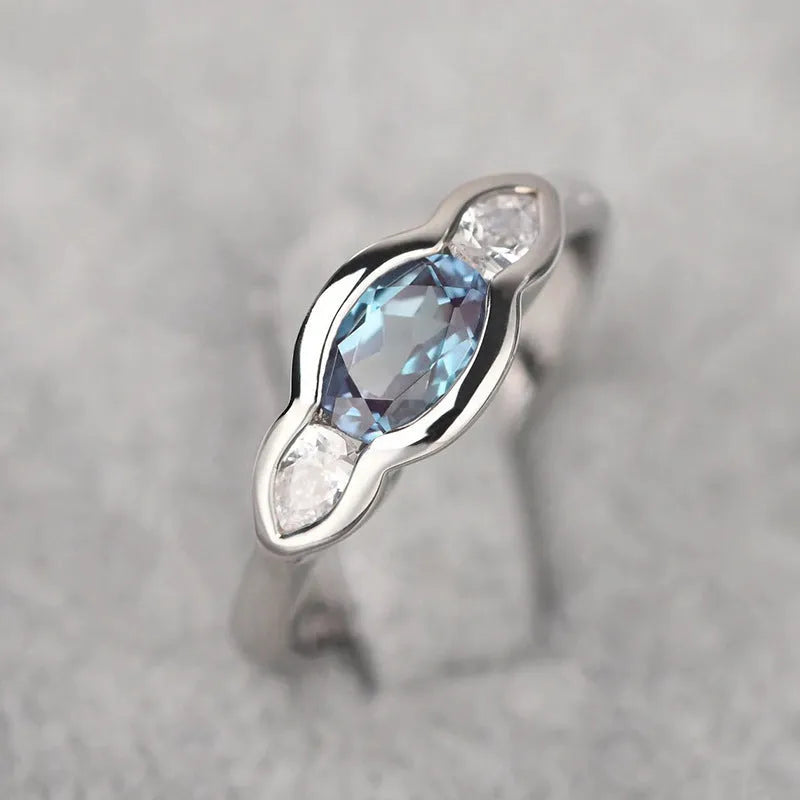 Women's geometric ellipse ring with zircon stones in white gold colour on copper band