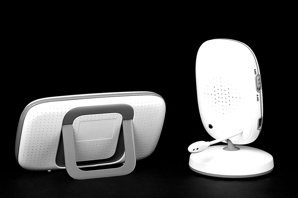 VB603 digital baby monitor with 3.2 inch colour screen and separate night vision camera unit