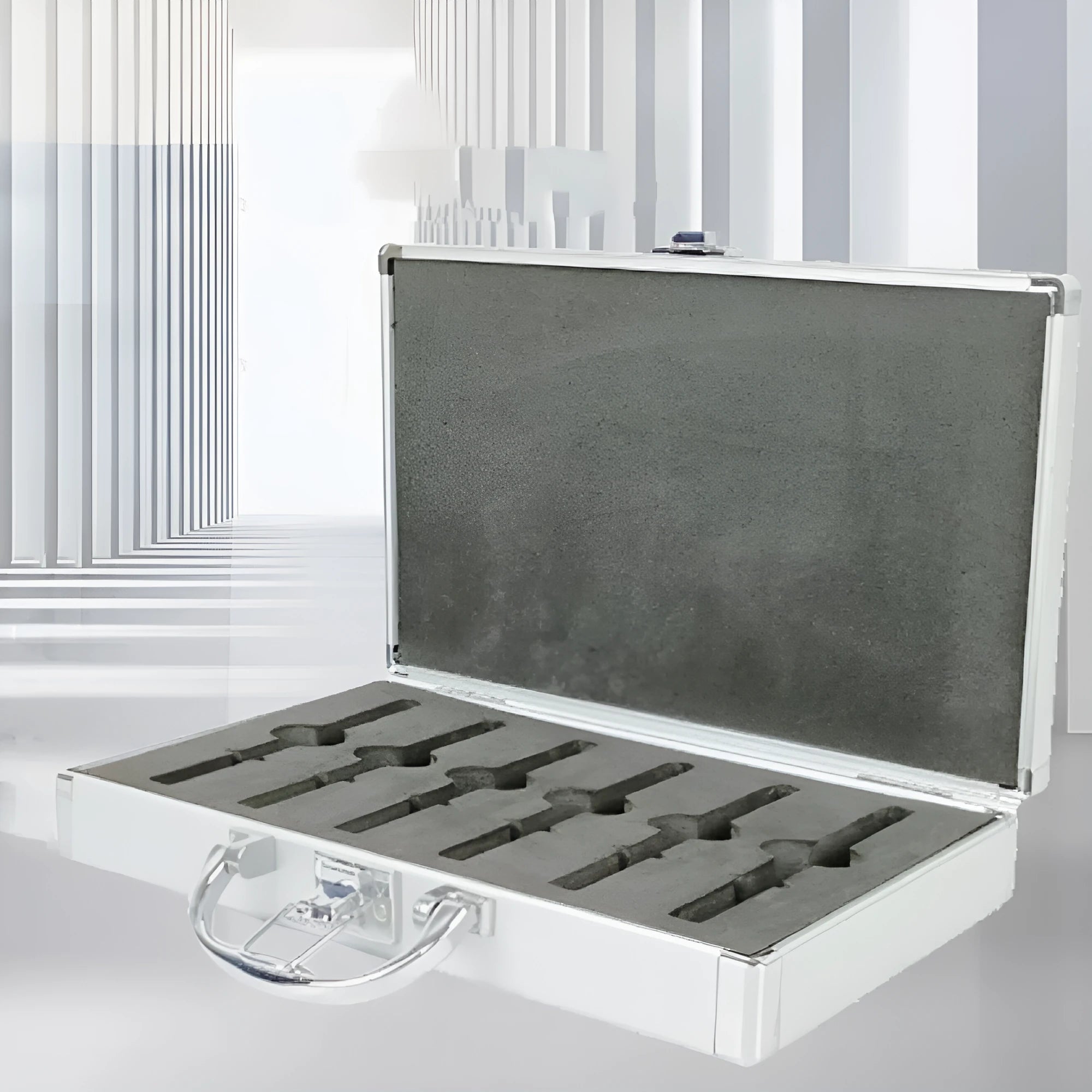 Silver aluminium alloy toolbox with lockable lid, 40x25x15cm
