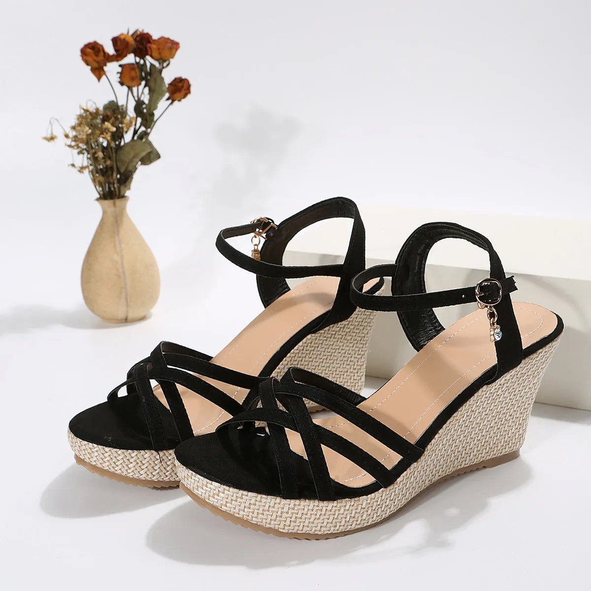 Women's wedge sandals with fish mouth toe bracket in black and white cloth upper options