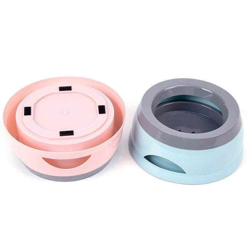 Blue floating anti-spill pet water bowl for dogs and cats with 750ml capacity.