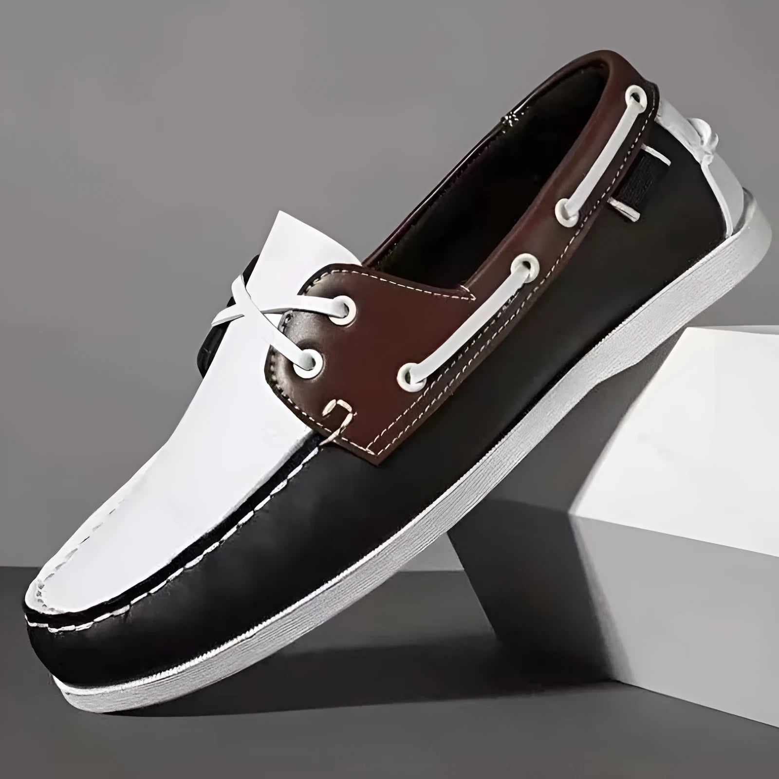 Men's British-style casual shoes with artificial PU upper in round toe design with flat heel
