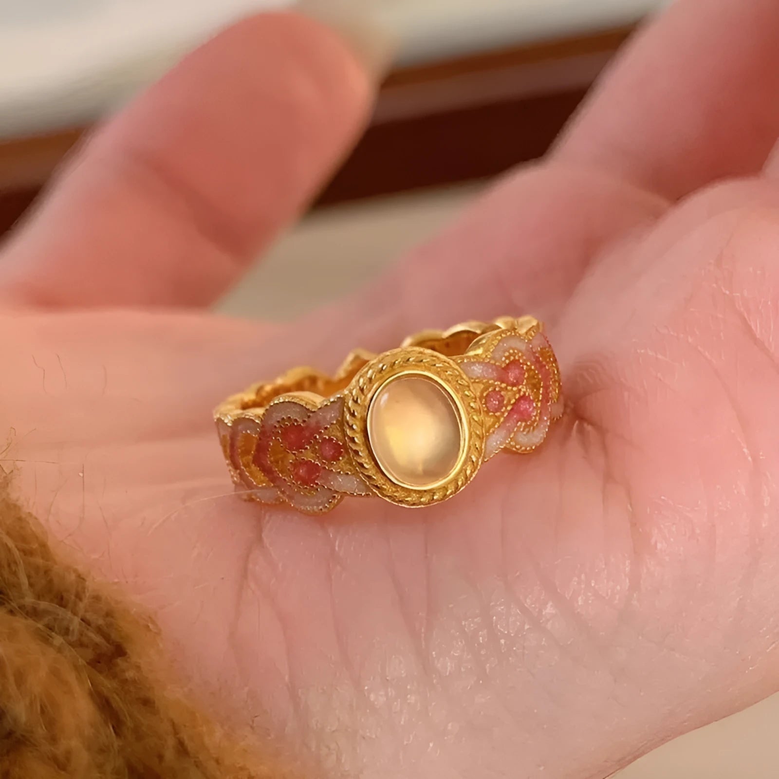 Geometric open ring for women in gold-plated copper with a pink crystal enamel detail.