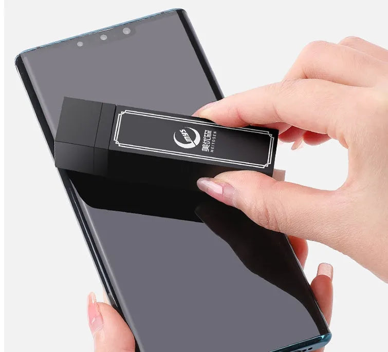 Disposable mobile phone screen cleaner kit with 40 decontamination sheets in black packaging