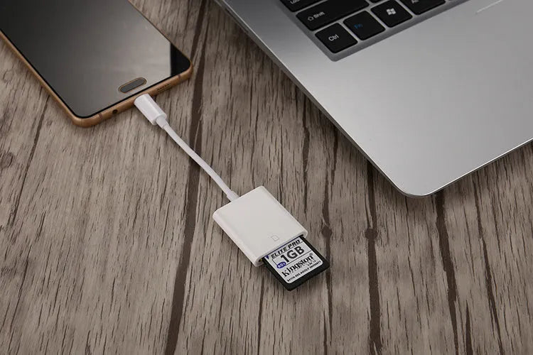 Compact 10cm USB 2.0 SD card reader in black with TPE and ABS construction