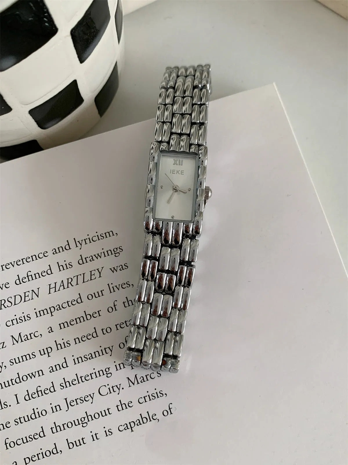 Women's mid-ancient Ins watch with stainless steel bracelet, 15mm white dial, and butterfly buckle