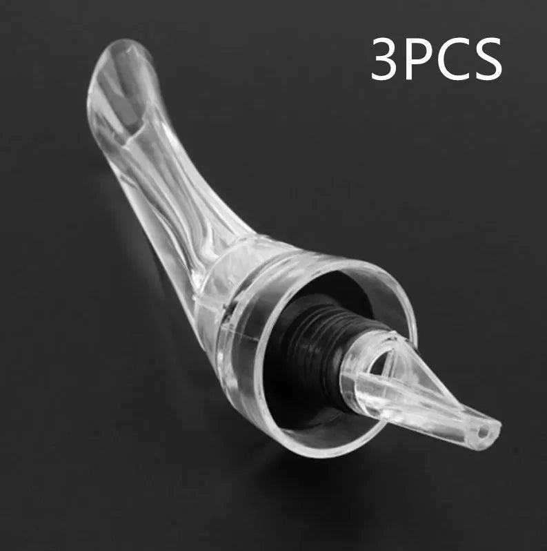 Clear acrylic wine aerator with stainless steel filter, 16 cm long.