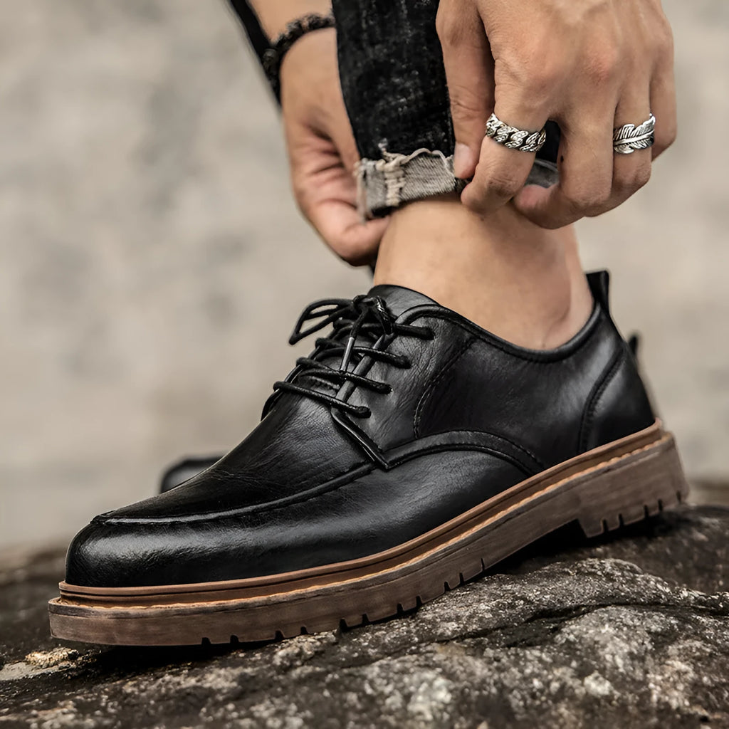 Men's black and brown British-style casual leather shoes with round toe and flat rubber sole.