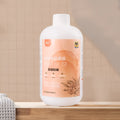 500ml bottle of antibacterial anti-mite pet shower gel with deodorising and anti-itch formula