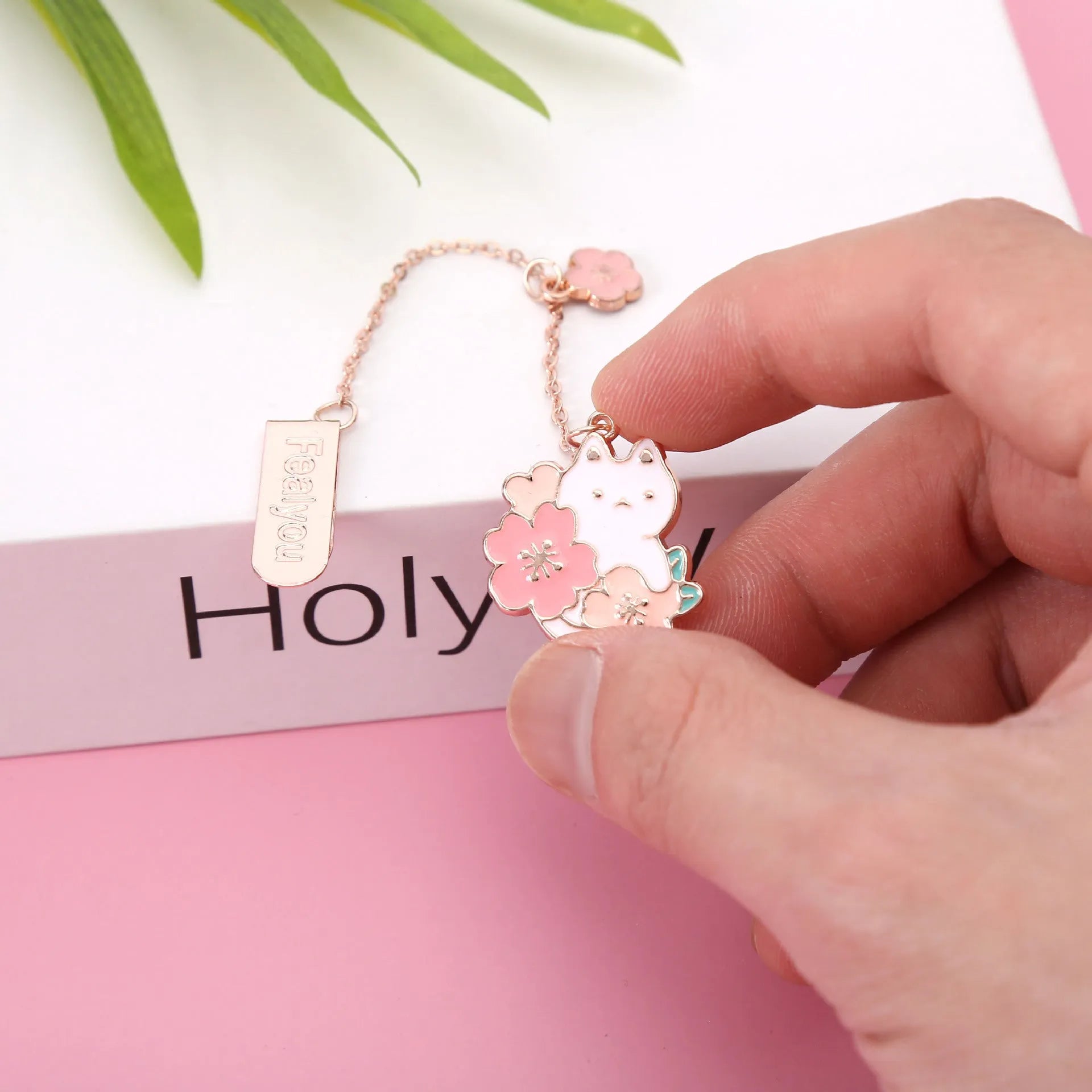 Metal pendant bookmark with engraved cherry blossom cat design, small decorative charm for book marking